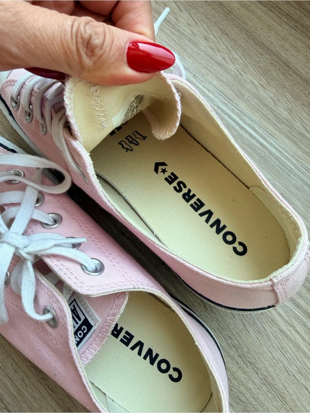 Converse Low Top Sneakers in Light Pink and White - Platform